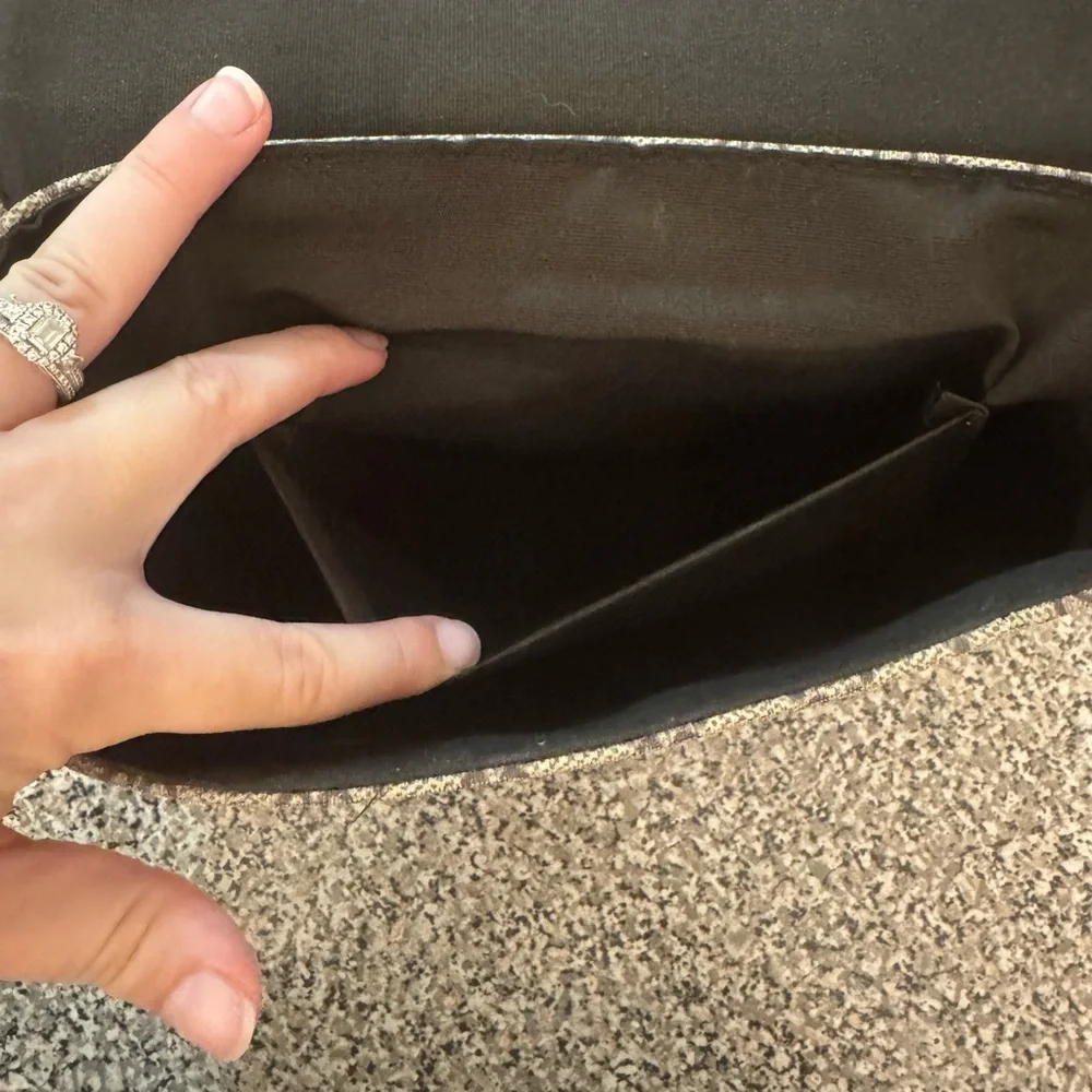 Crossbody Handbag 👜❤️💚🤎 - Picture 6 of 6